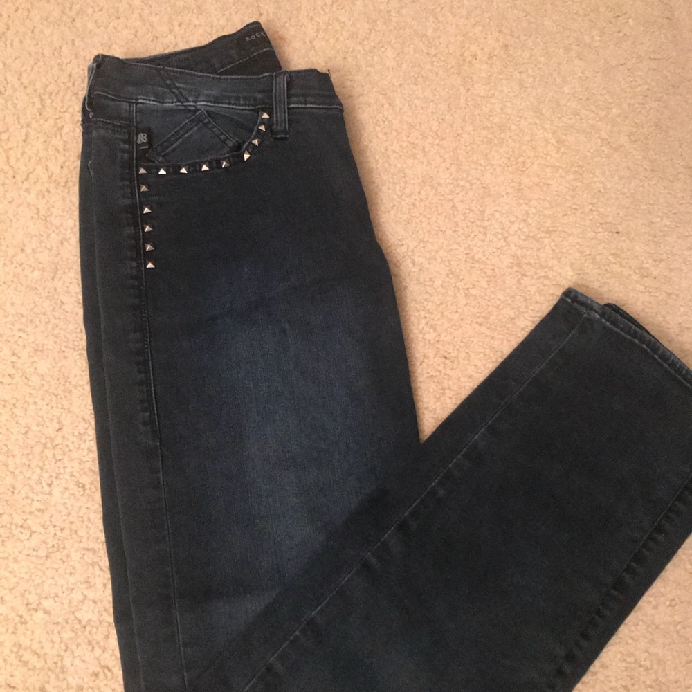 Denim jeans with studded pockets